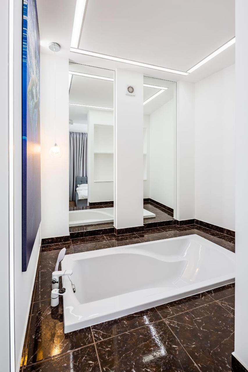 Royal Premier Apartment Львов Экстерьер фото